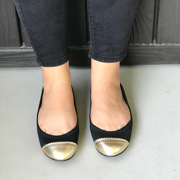 NIB Black/Gold Toe Stretch Comfy Chic Flats - Picture 3 of 8